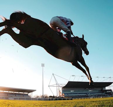 THE £150,000 HANDICAP CHASE AT KEMPTON PARK IN FEBRUARY IS RENAMED “THE CORAL TROPHY” 