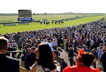 Guineas Racegoers.jpg