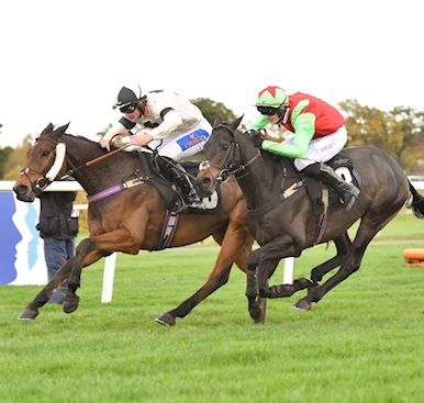 Market Rasen Raceday News: Teescomponents Lad rewards ‘non-stop’ Boanas Team and Emma Lavelle record